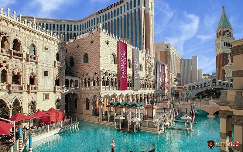 The Venetian Las Vegas – Venice giữa sa mạc Nevada, nổi bật với hệ thống kênh đào gondola độc đáo