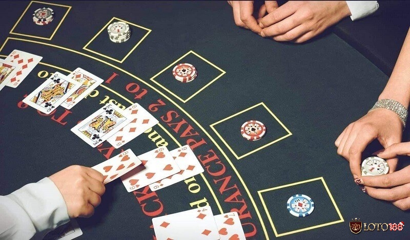 Rút thêm lá bài dựa trên tổng điểm 2 lá bài được chia