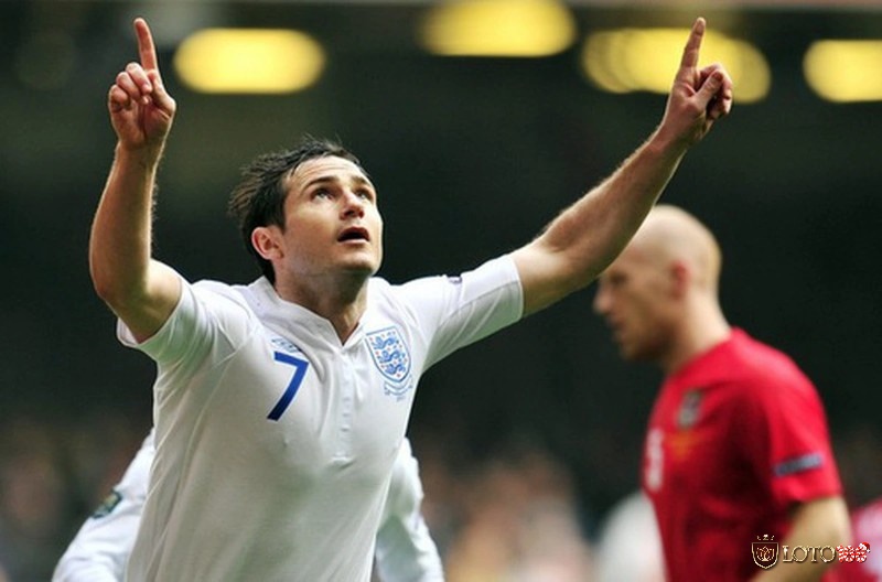 Frank Lampard, chân sút tuyến giữa lừng danh, góp mặt trong top tiền vệ hay nhất Euro