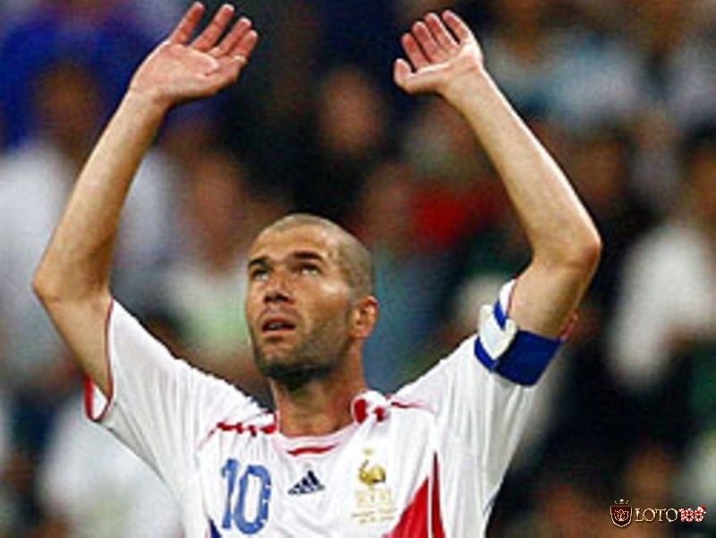 Zidane, cái đầu lạnh trong những trận cầu nóng bỏng, người vẽ nên vũ điệu chiến thuật bằng từng nhịp chạm bóng