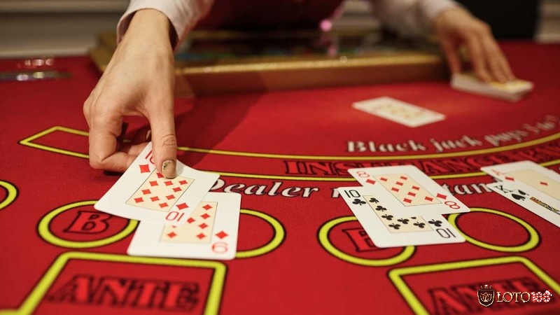 Các bước diễn ra trong một ván Blackjack từ đặt cược đến so sánh kết quả.