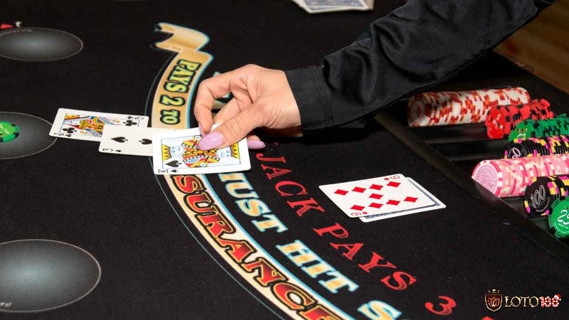 Bảng hướng dẫn quyết định rút, dừng, gấp đôi hoặc chia đôi trong Blackjack.