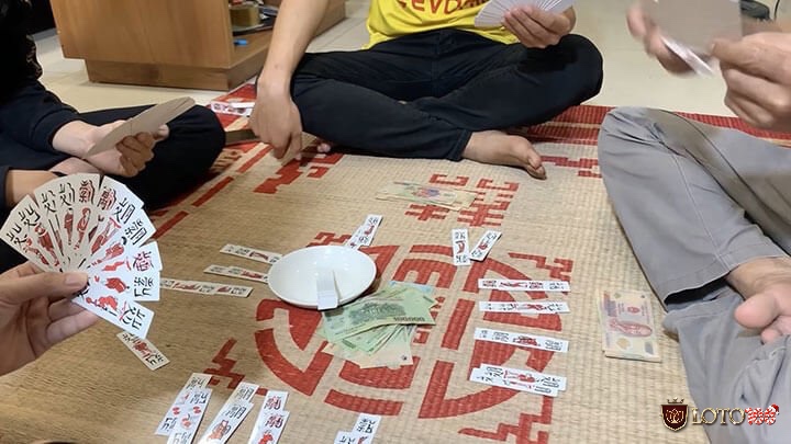 Cách phân loại bài là một trong những mẹo chơi bài chắn hiệu quả nhất nhằm hỗ trợ người chơi lựa chọn thời điểm bỏ rác hoặc giữ cạ tối ưu.